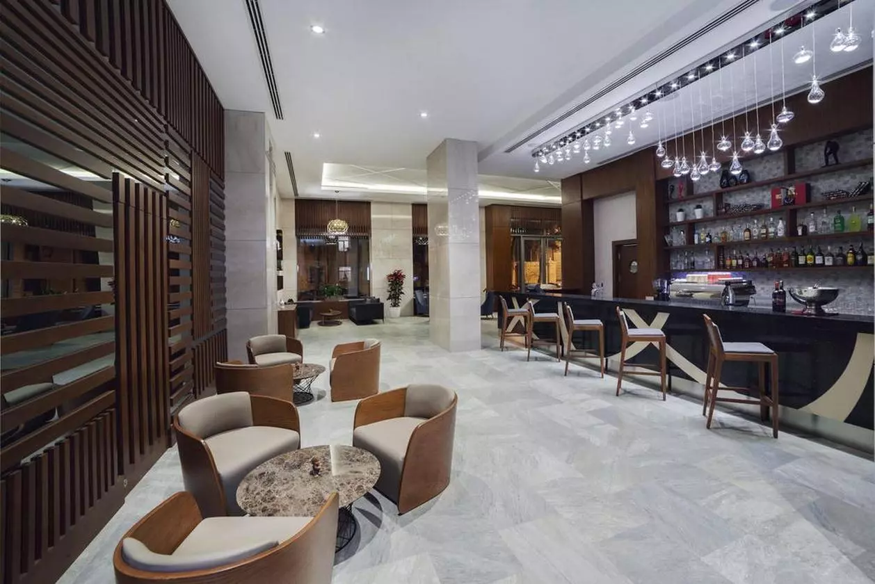 937904HOLIDAYINN_SHABAVIZ (18).jpg